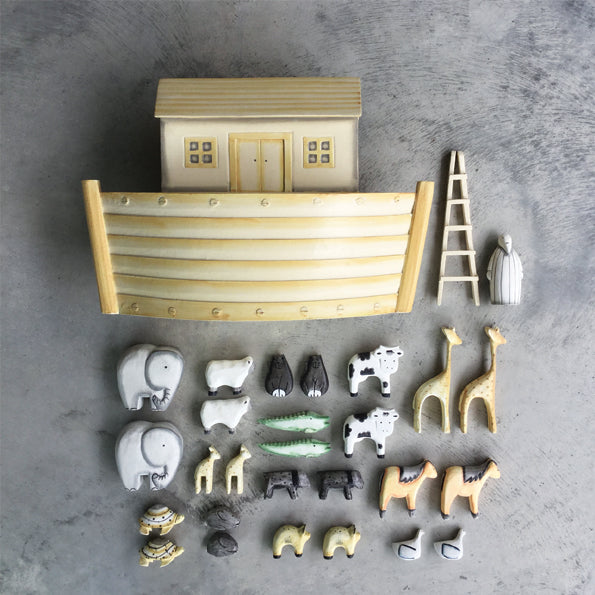 Noah's Ark And Animals In Wooden Gift Box