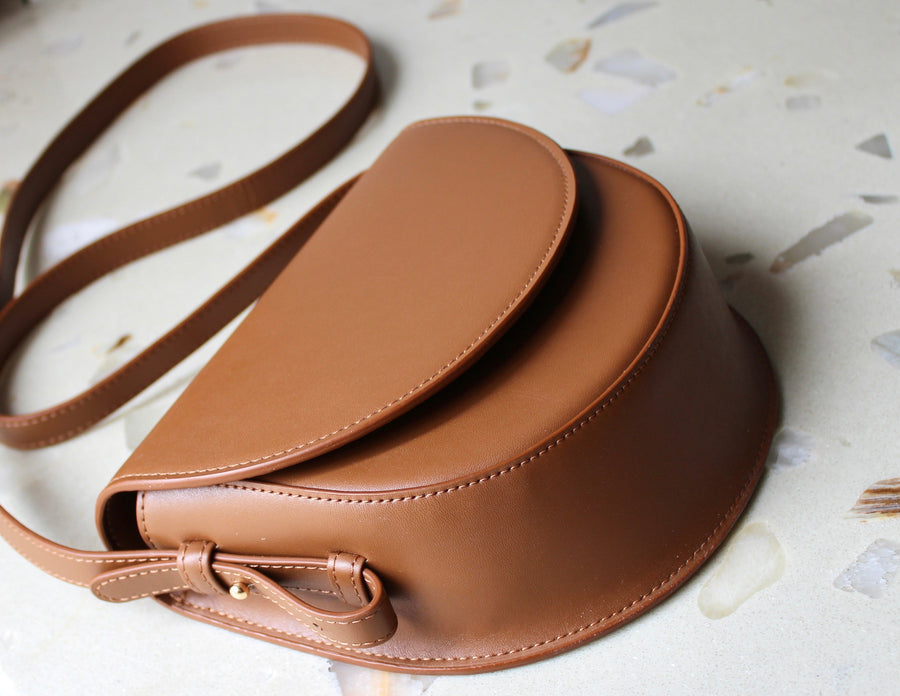 Coco - Apple Leather Envelope Saddle Crossbody Bag Brown