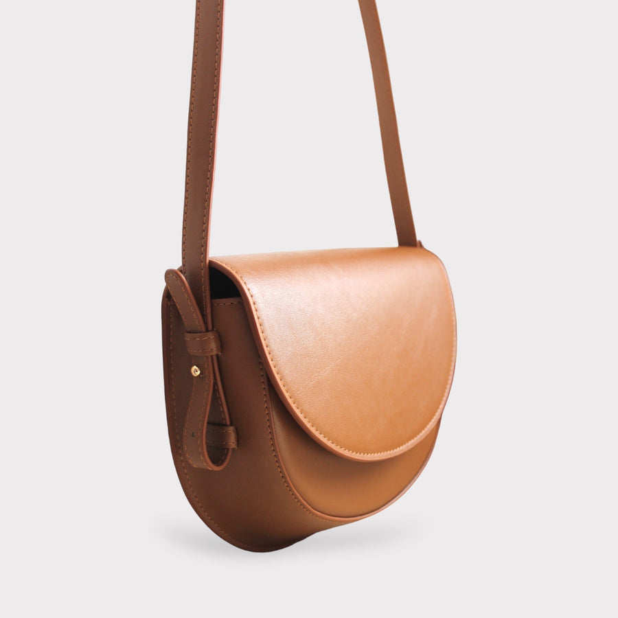 Coco - Apple Leather Envelope Saddle Crossbody Bag Brown