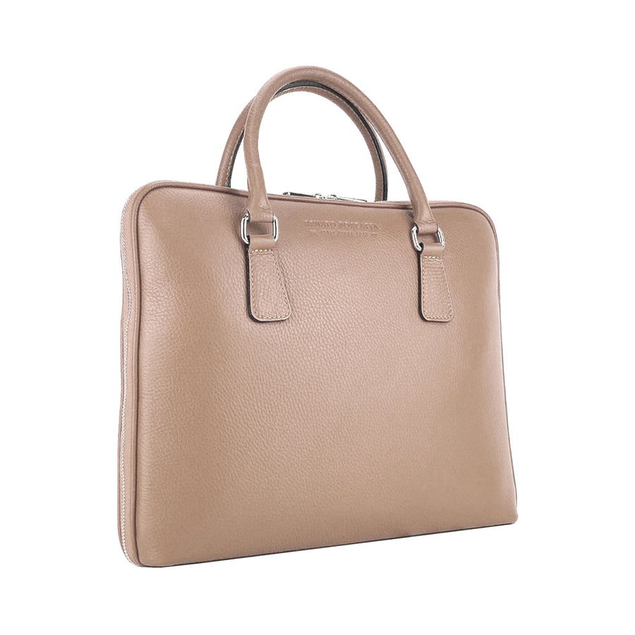 RB1019AQ | Cartella Business Unisex in Vera Pelle Made in Italy con tracolla removibile. Attacchi con moschettoni in metallo Nickel Lucido - Colore Taupe - Dimensioni: cm 37 x 29 x 6,5