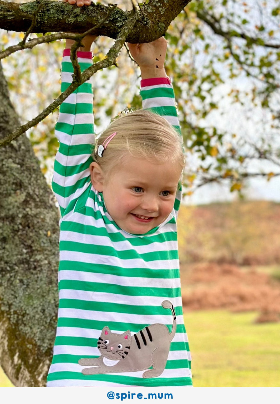 Bio-Baumwoll Kinder Langarmshirt, Grün mit Kätzchen-Applikation