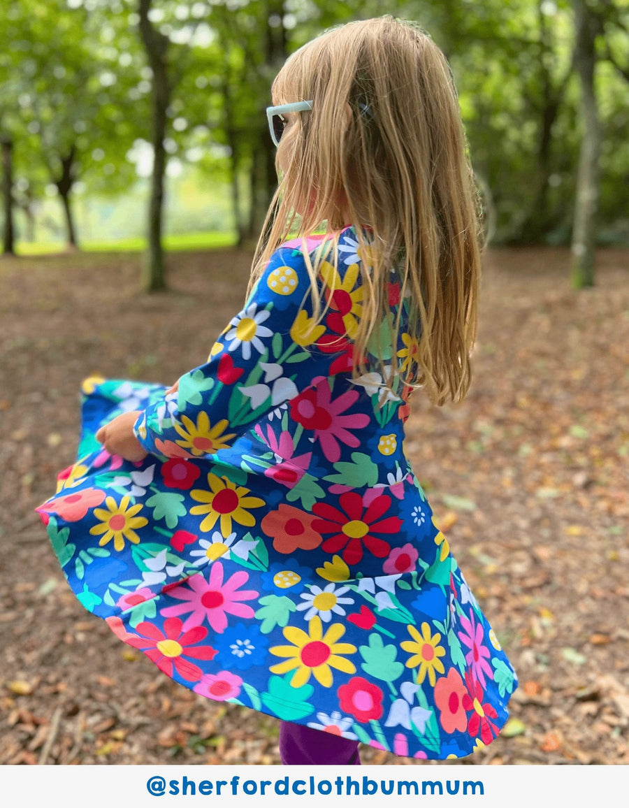 Bio Baumwollkleid mit Skater Schnitt und auffälligem Blumenmuster