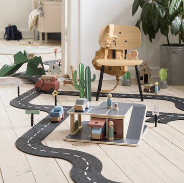 Felt Race Track With Car by Sebra