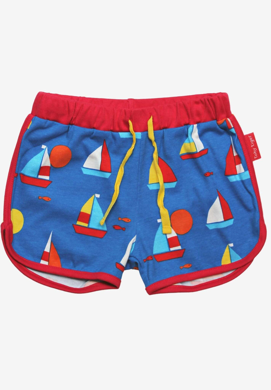 Bio-Laufshorts mit Segelboot Aufdruck