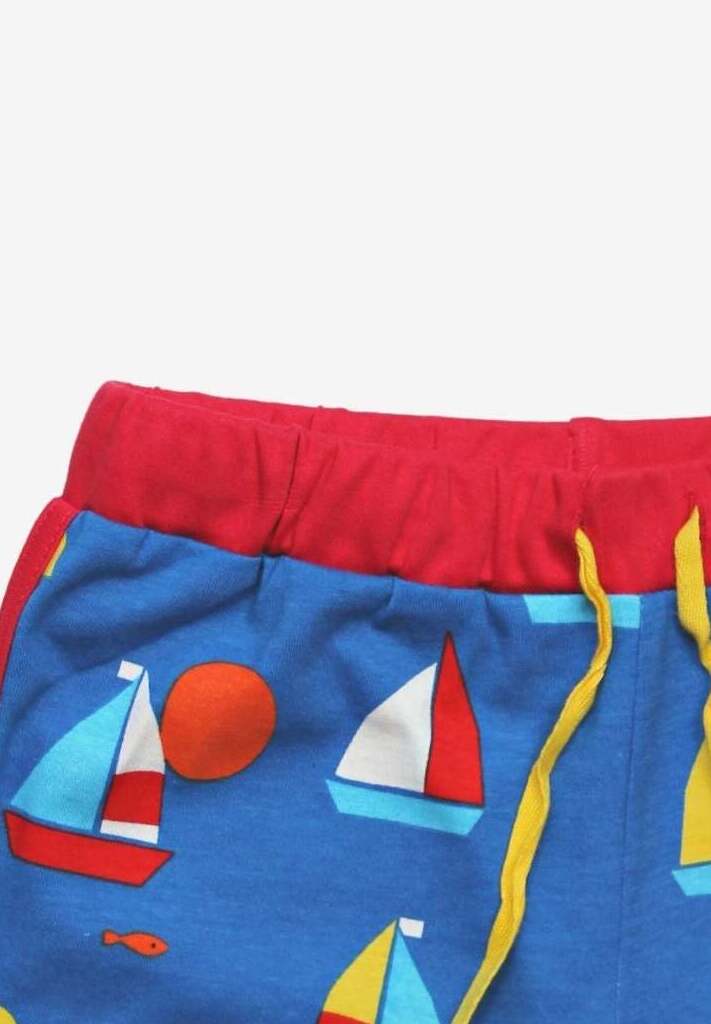 Bio-Laufshorts mit Segelboot Aufdruck