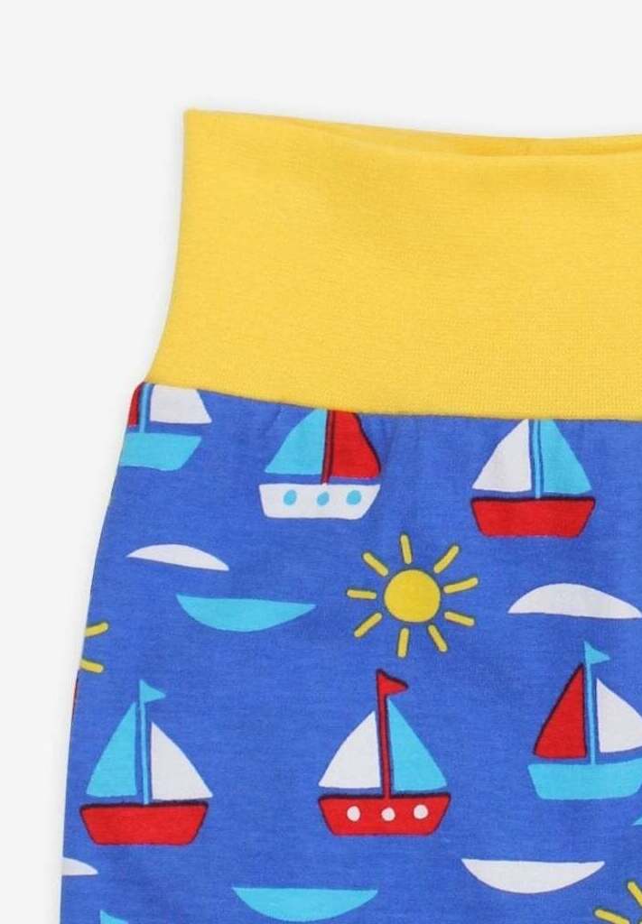 Babyhose aus Bio Baumwolle mit Segelboot Print